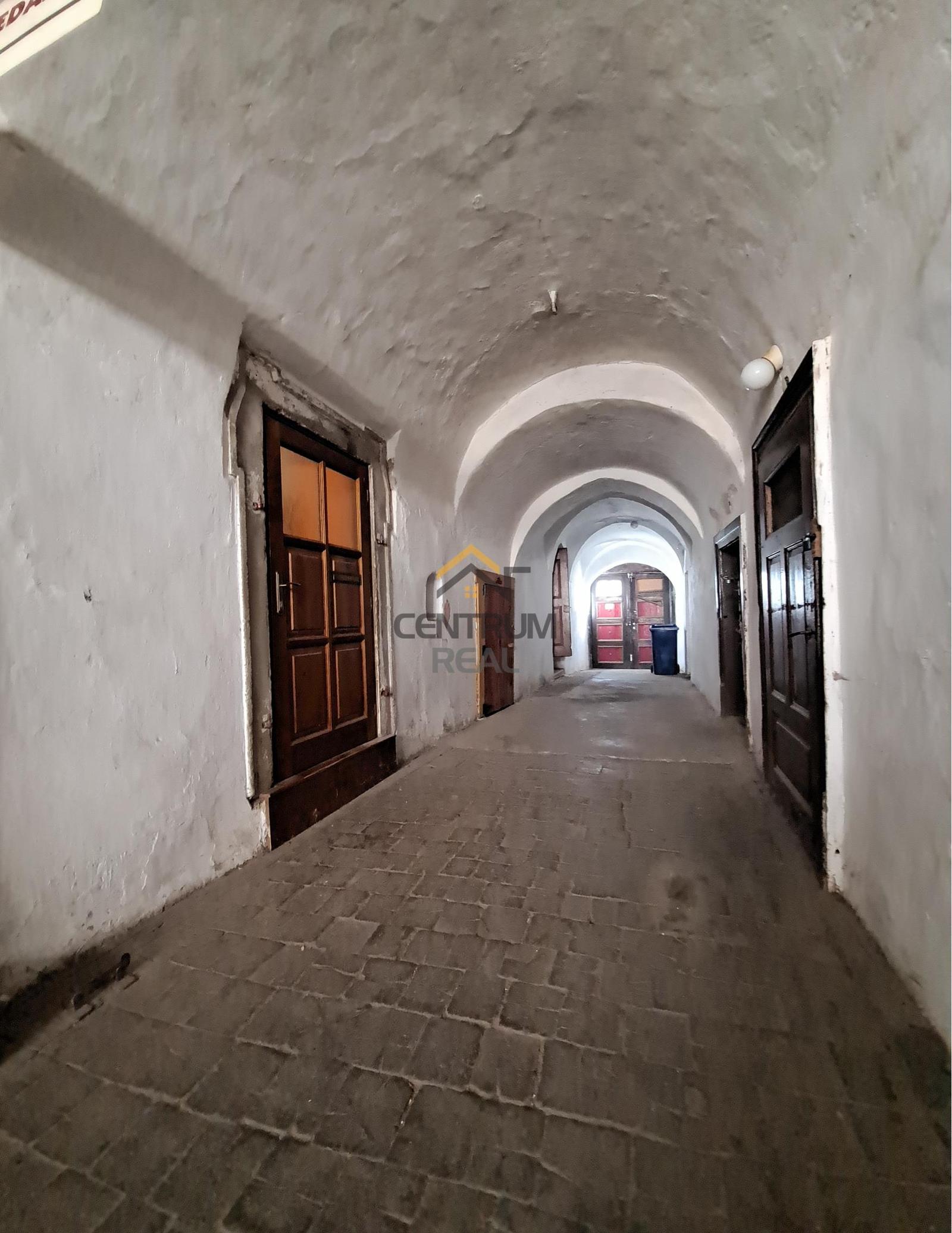 Na predaj: Meštiansky dom v historickom srdci Levoče - investícia do budúcnosti, domov pre vaše sny – fotka 2