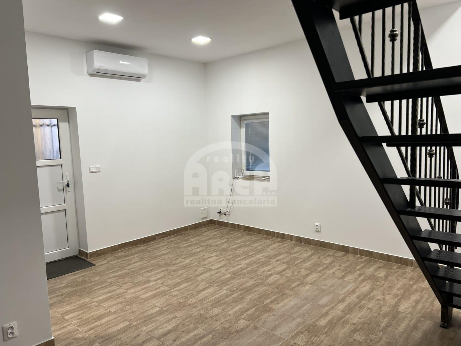 Na prenájom obchodné priestory v centre mesta Michalovce