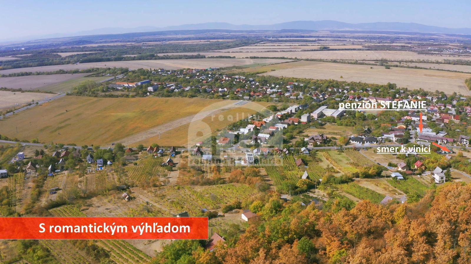 Vinohradnícka idylka nad obcou Vinné – fotka 2