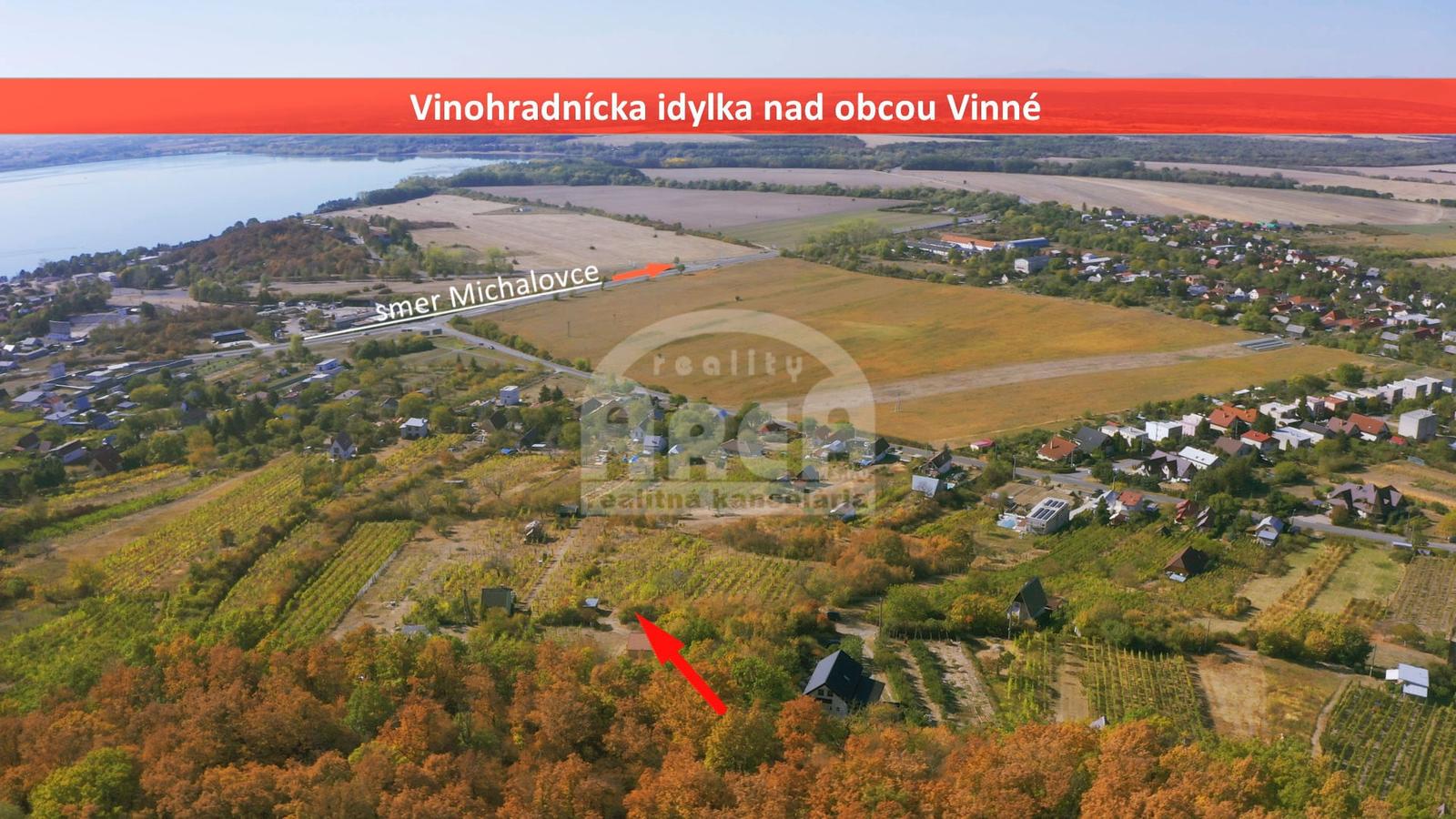 Vinohradnícka idylka nad obcou Vinné