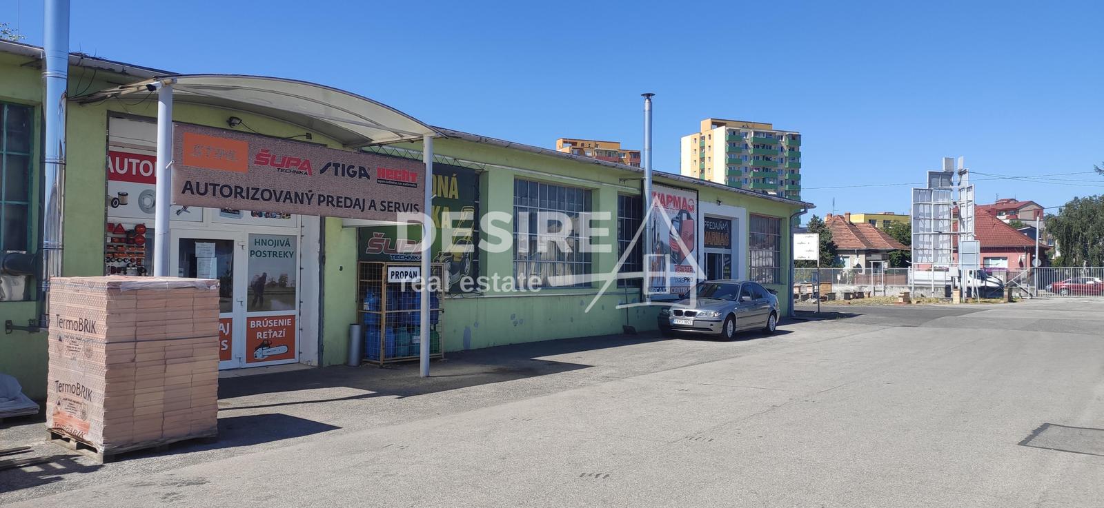 Na prenájom skladový priestor / predajňa – Pezinok | 135 m²