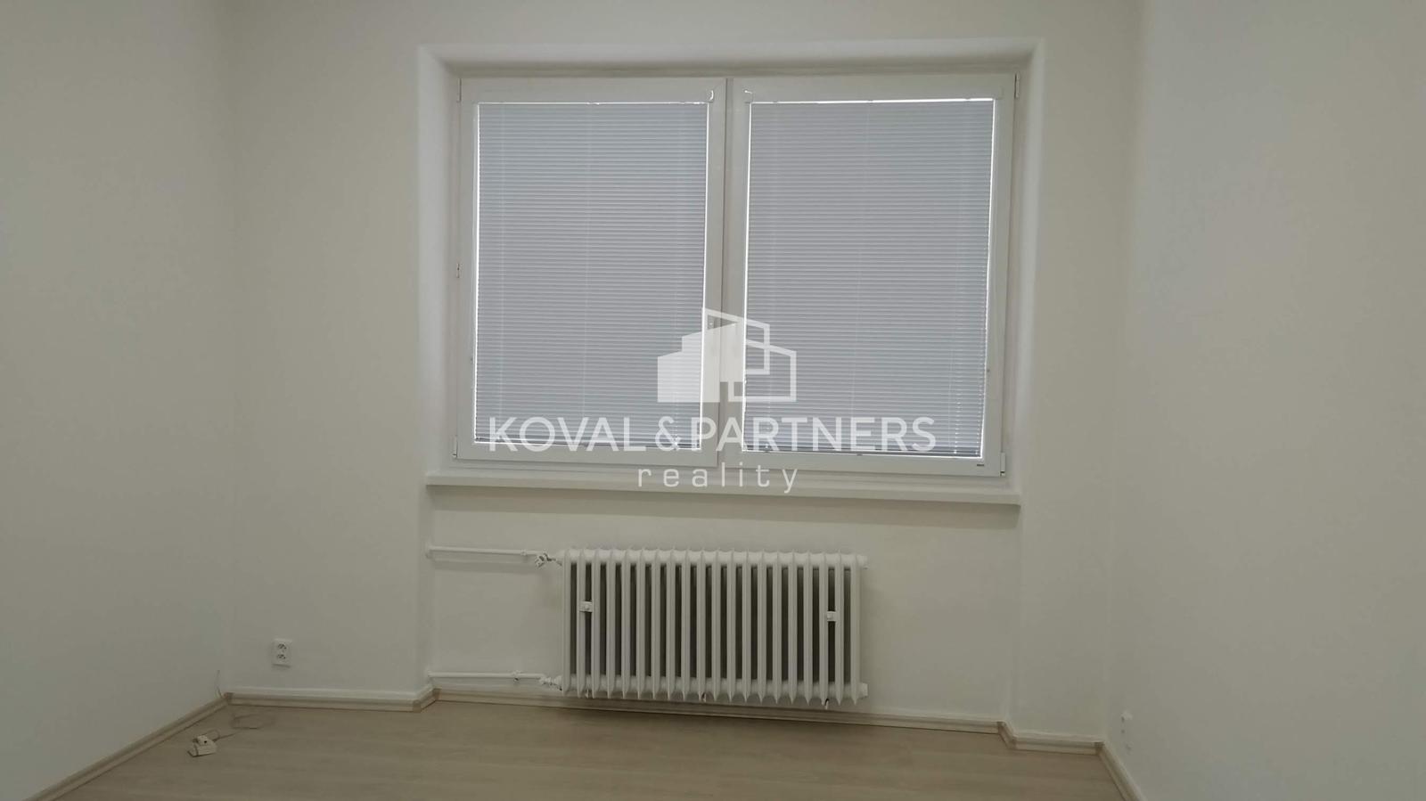 Na prenájom kancelárie v blízkom centre mesta od 10m2 do 35m2, Nitra