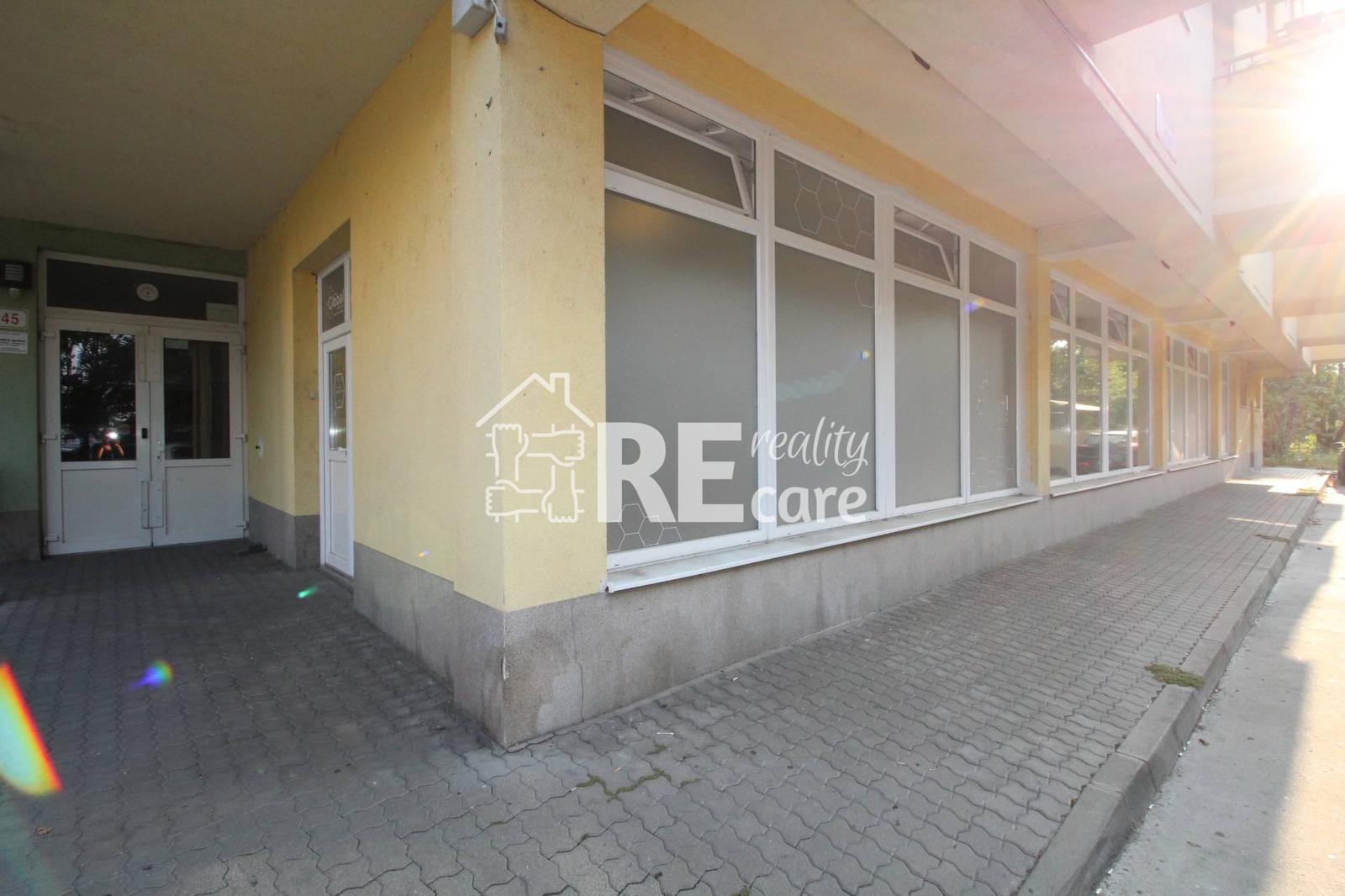 Na prenájom obchodný priestor s 2 vstupmi priamo z ulice – fotka 2