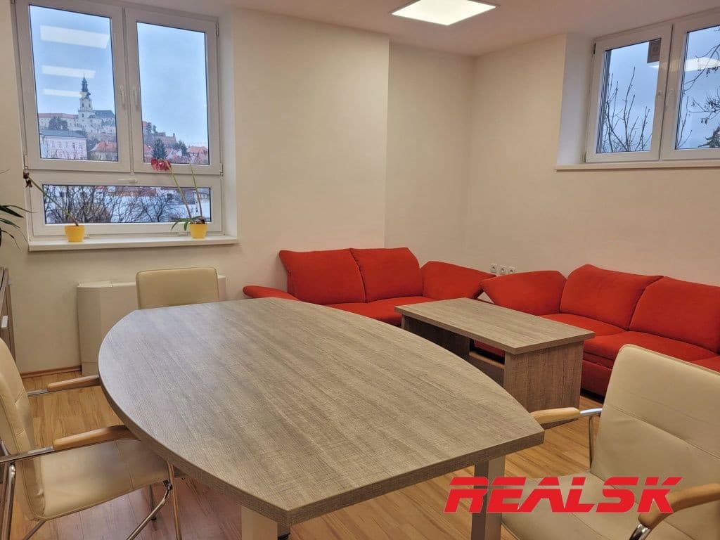 Kancelárie v centre Nitry na prenájom (možnosť prispôsobiť plochu)