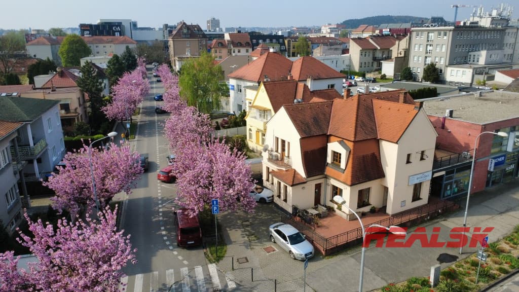 Prenájom reprezentatívnej komerčnej budovy s terasami v absolútnom centre Nitry
