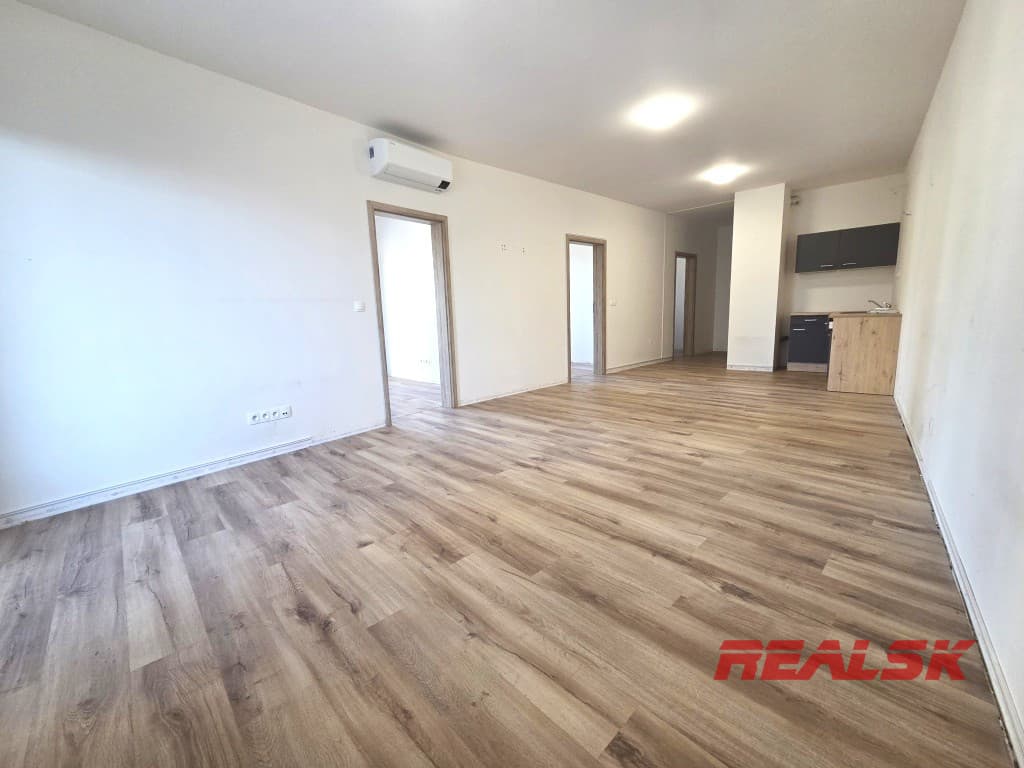 4-izbový byt s veľkou terasou v Rezidencii Tabáň – centrum Nitry – fotka 2