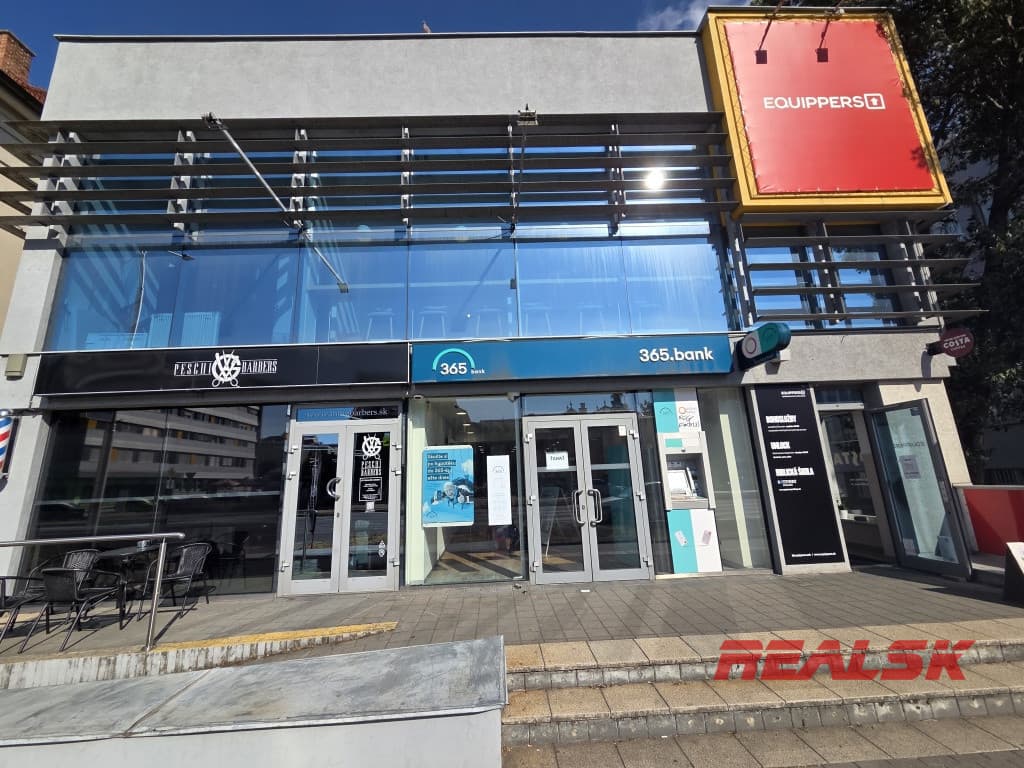Prenájom obchodného priestoru s výkladom – centrum Nitry – fotka 2