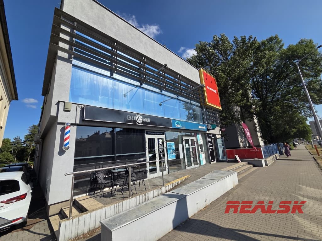 Prenájom obchodného priestoru s výkladom – centrum Nitry