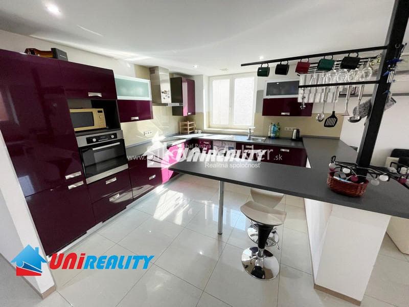 OSTRATICE - Rodinný dom / interiér po kompletnej rekonštrukcii / pozemok 972 m2 – fotka 2