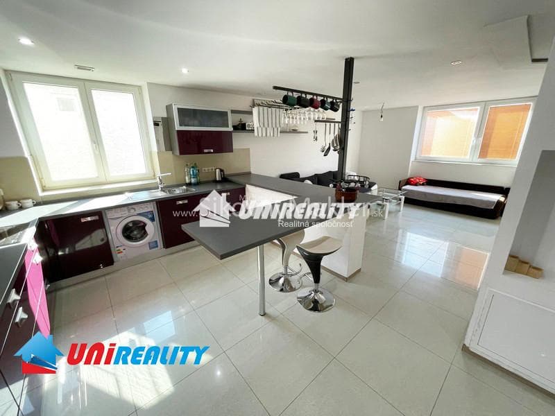 OSTRATICE - Rodinný dom / interiér po kompletnej rekonštrukcii / pozemok 972 m2