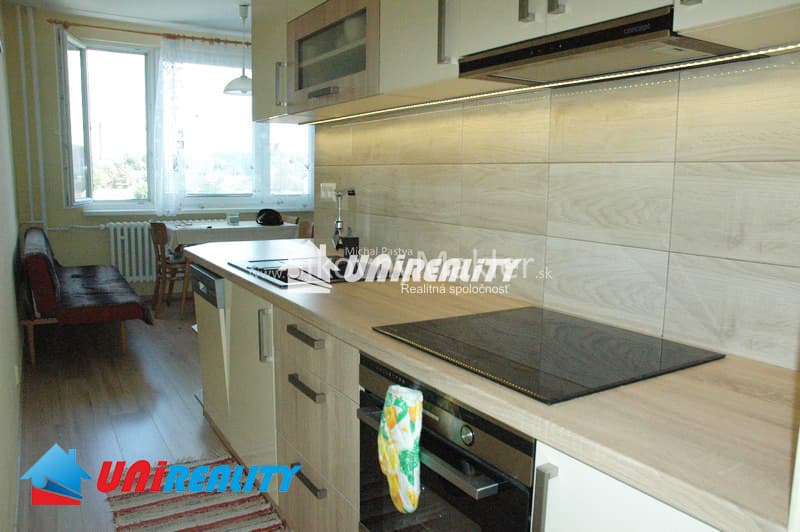 BÁNOVCE NAD BEBRAVOU - 3 izbový byt / SEVER / rekonštrukcia