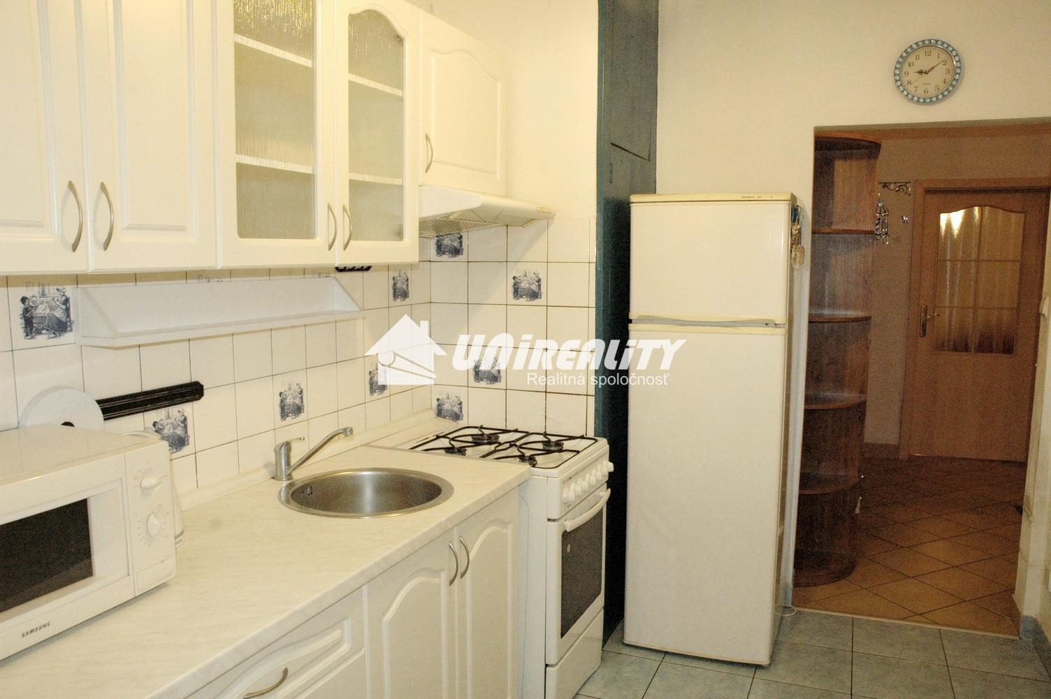 BÁNOVCE NAD BEBRAVOU - 3 izbový byt / Cyrila a Metoda / rekonštrukcia / 63 m2 / IBA U NÁS – fotka 2