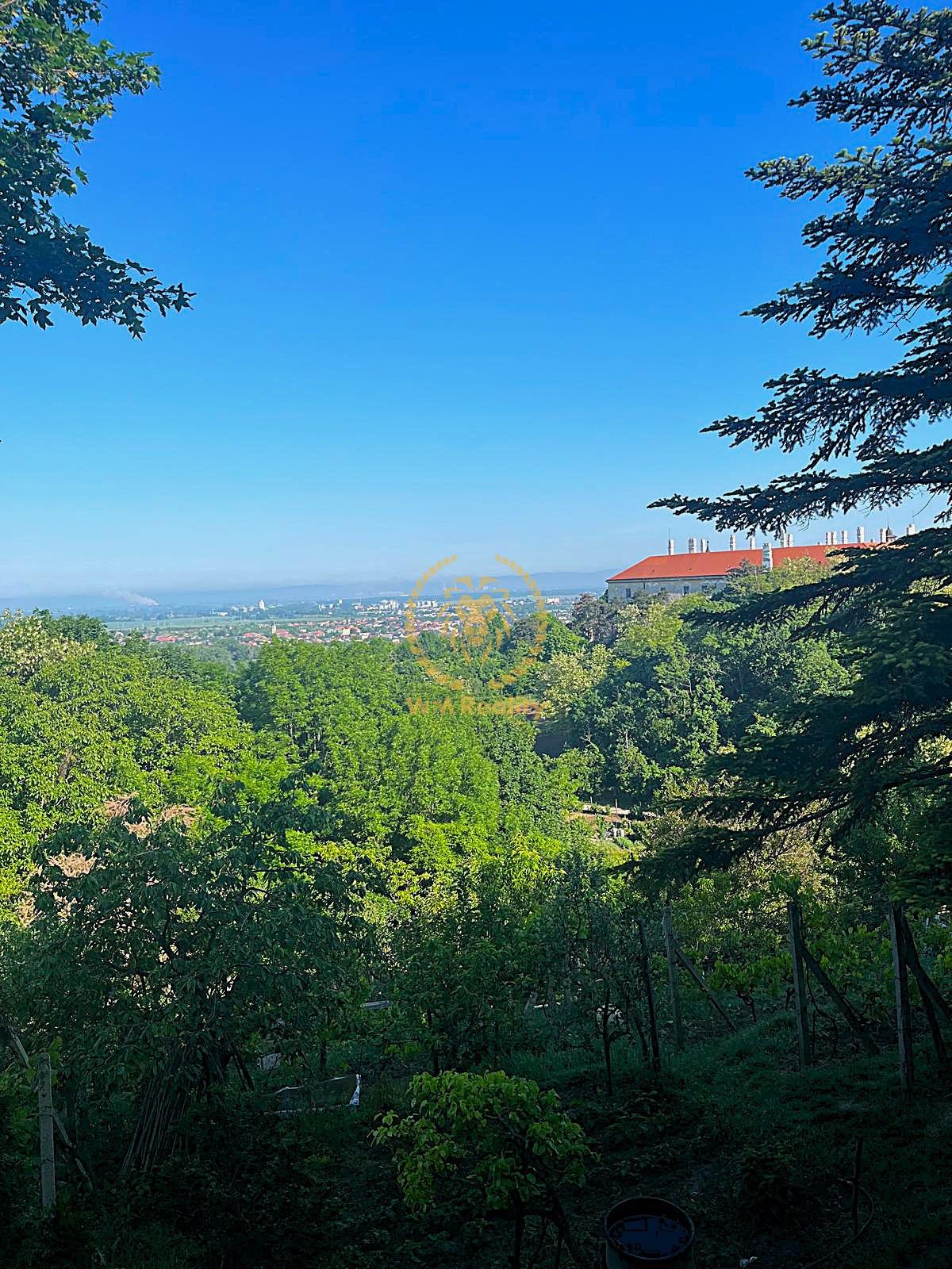 ZNÍŽENÁ CENA  - Záhrada v Hlohovci - časť Obora