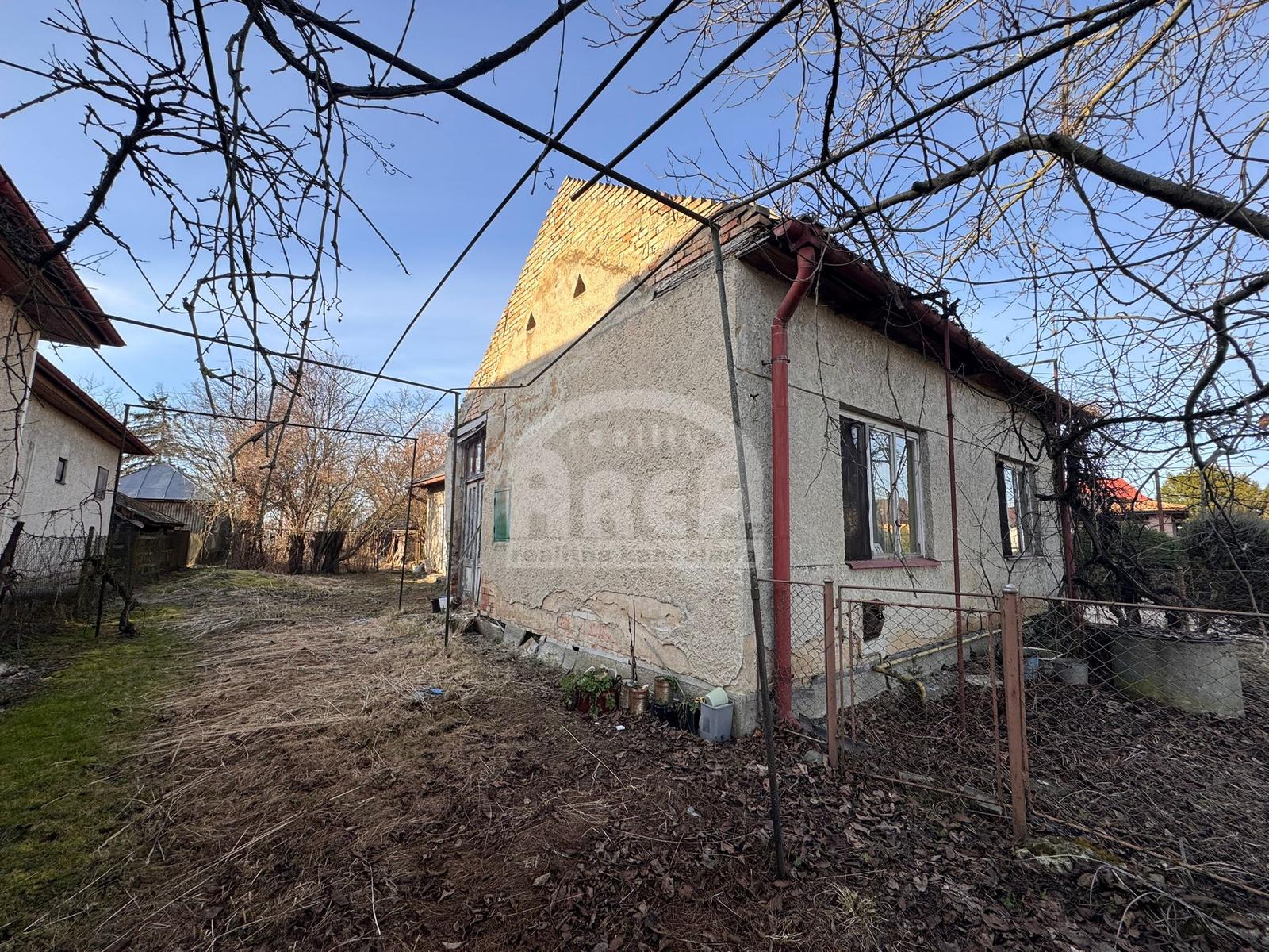 Pozemok so starším domom v obci Veľké Revištia – fotka 2
