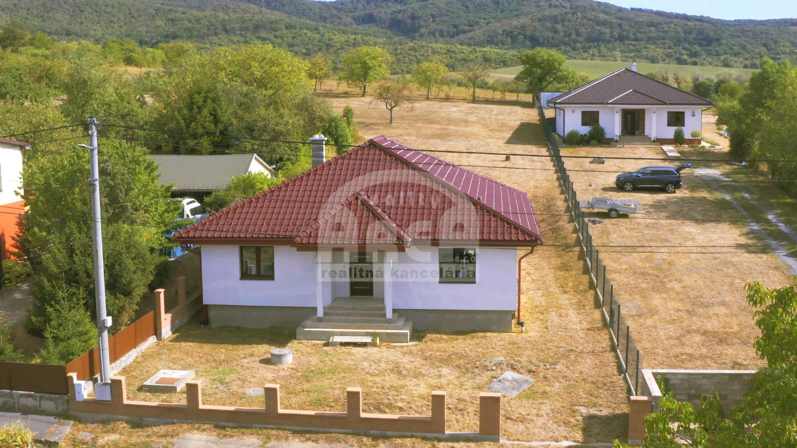 Krásna novostavba rodinného domu typu bungalov v obci Staré