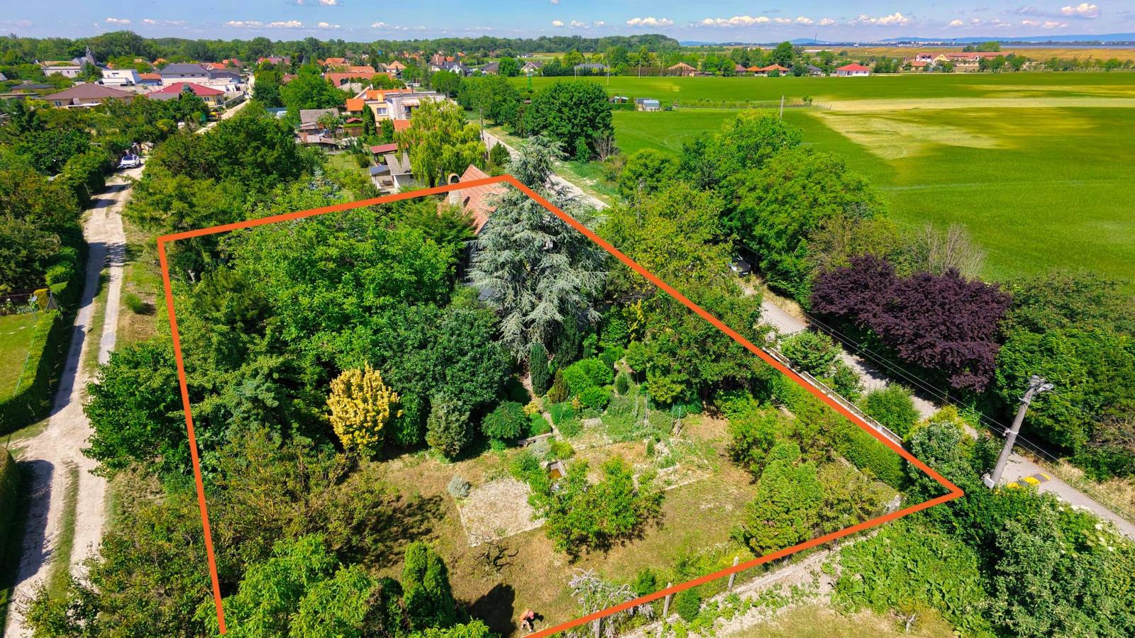 P.G's & Co. | Predáme 3 izbový rodinný dom na veľkom krásnom pozemku v Dobrohošti – fotka 2