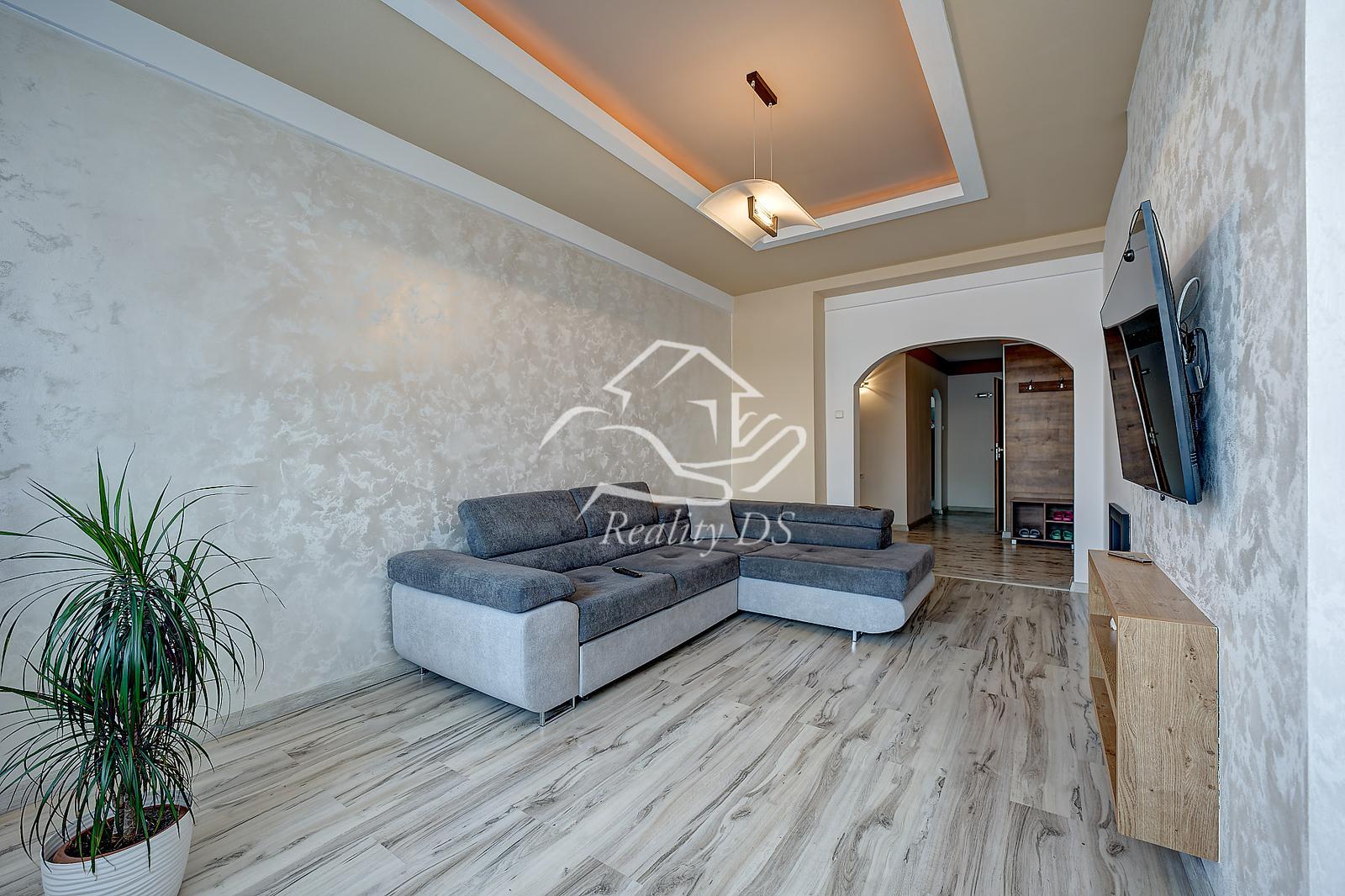 RealityDS - PREDAJ | 3-izbový veľkometrážny byt | loggia | 2 x pivnica | oplotený dvor s možnosťou parkovania | Šamorín – fotka 2
