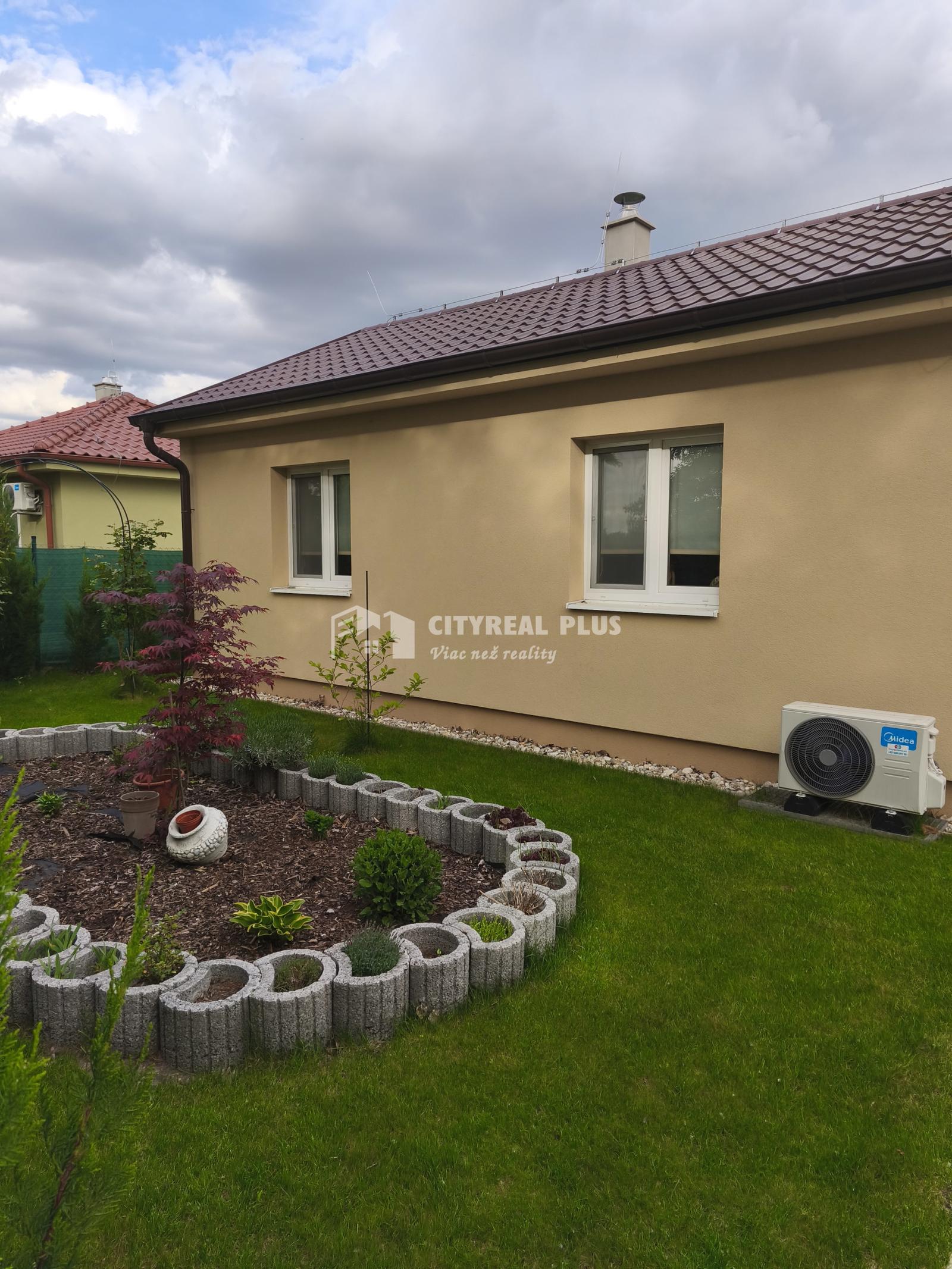 Exkluzívne iba u Nás - 2- izbová Chata pri jazere, Oáza pokoja v Hurbanove