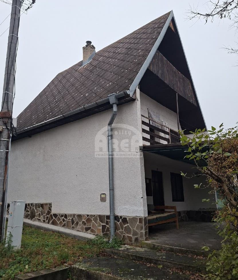 Trojpodlažná rekreačná chata Kaluža
