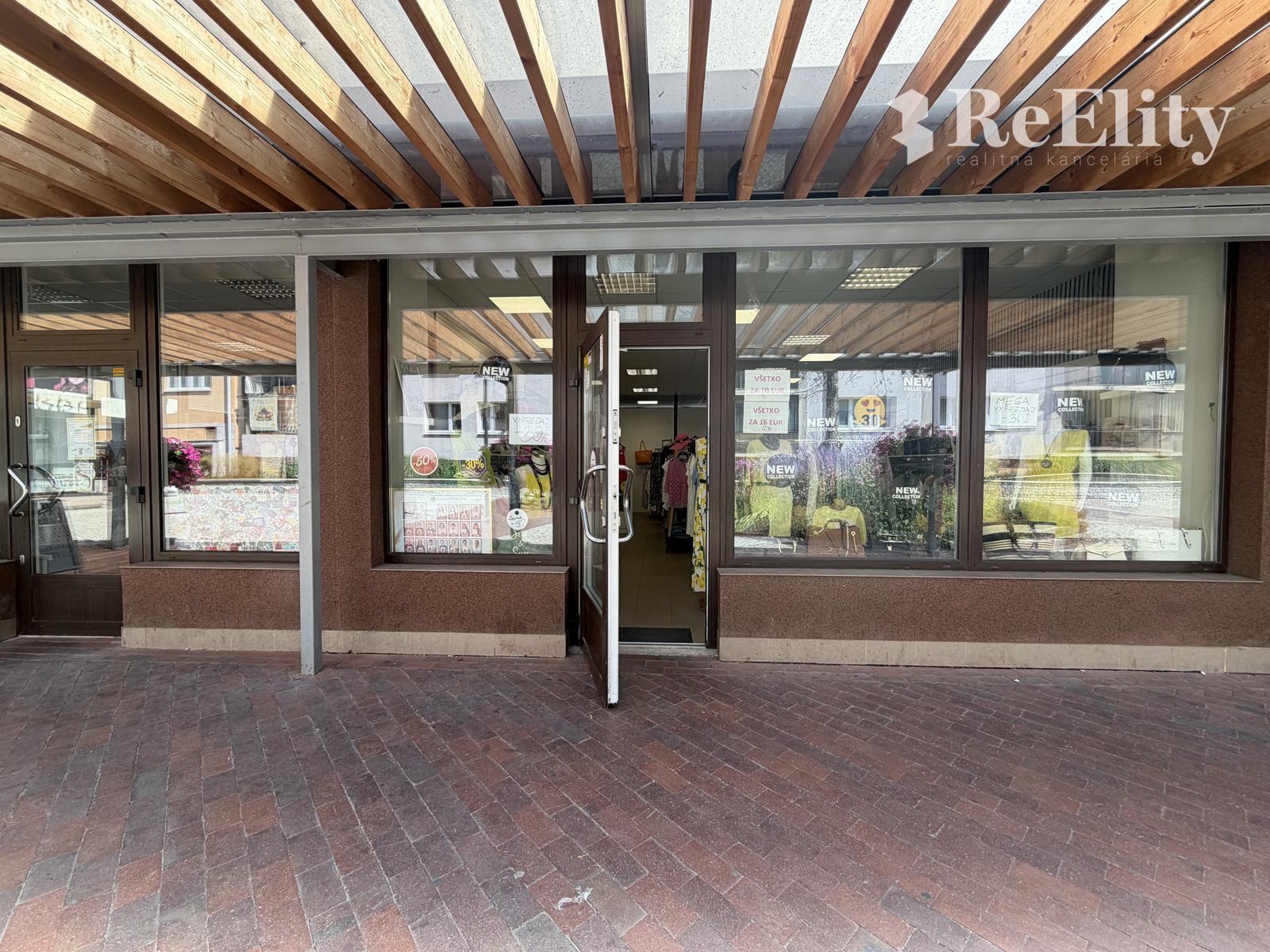 NA PRENÁJOM – Atraktívny obchodný priestor s veľkým výkladom (79 m²), Vrútky – fotka 2