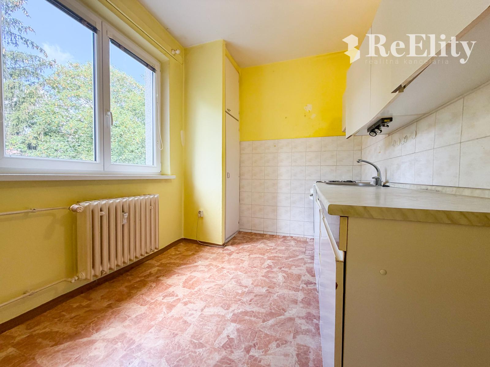 *REZERVOVANÝ* 2 izbový byt s potenciálom, 58 m2, Martin - Sever