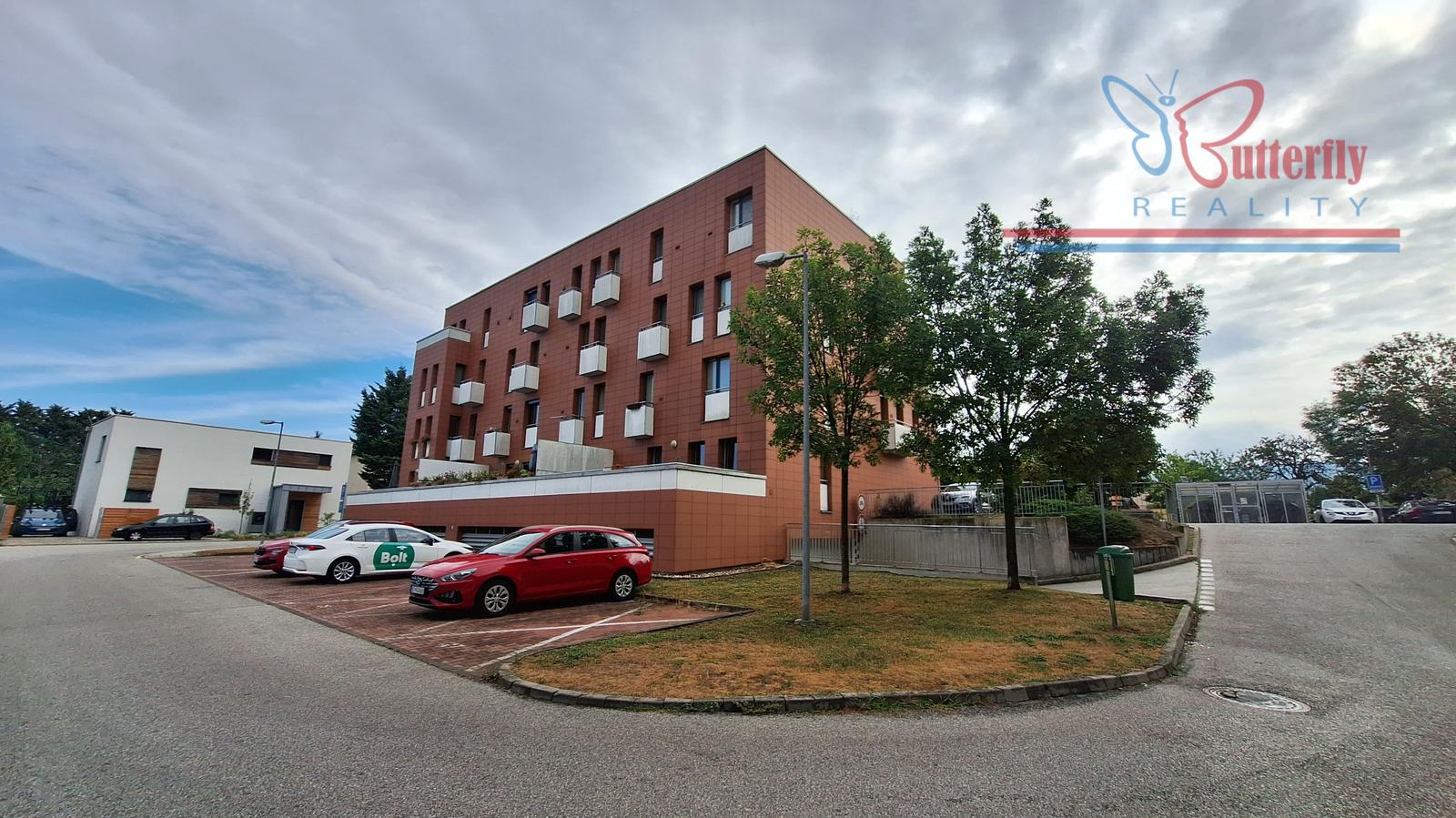 NA PRENÁJOM: zariadený 2 izb. byt, garážové státie, Záhorská Bystrica – fotka 2