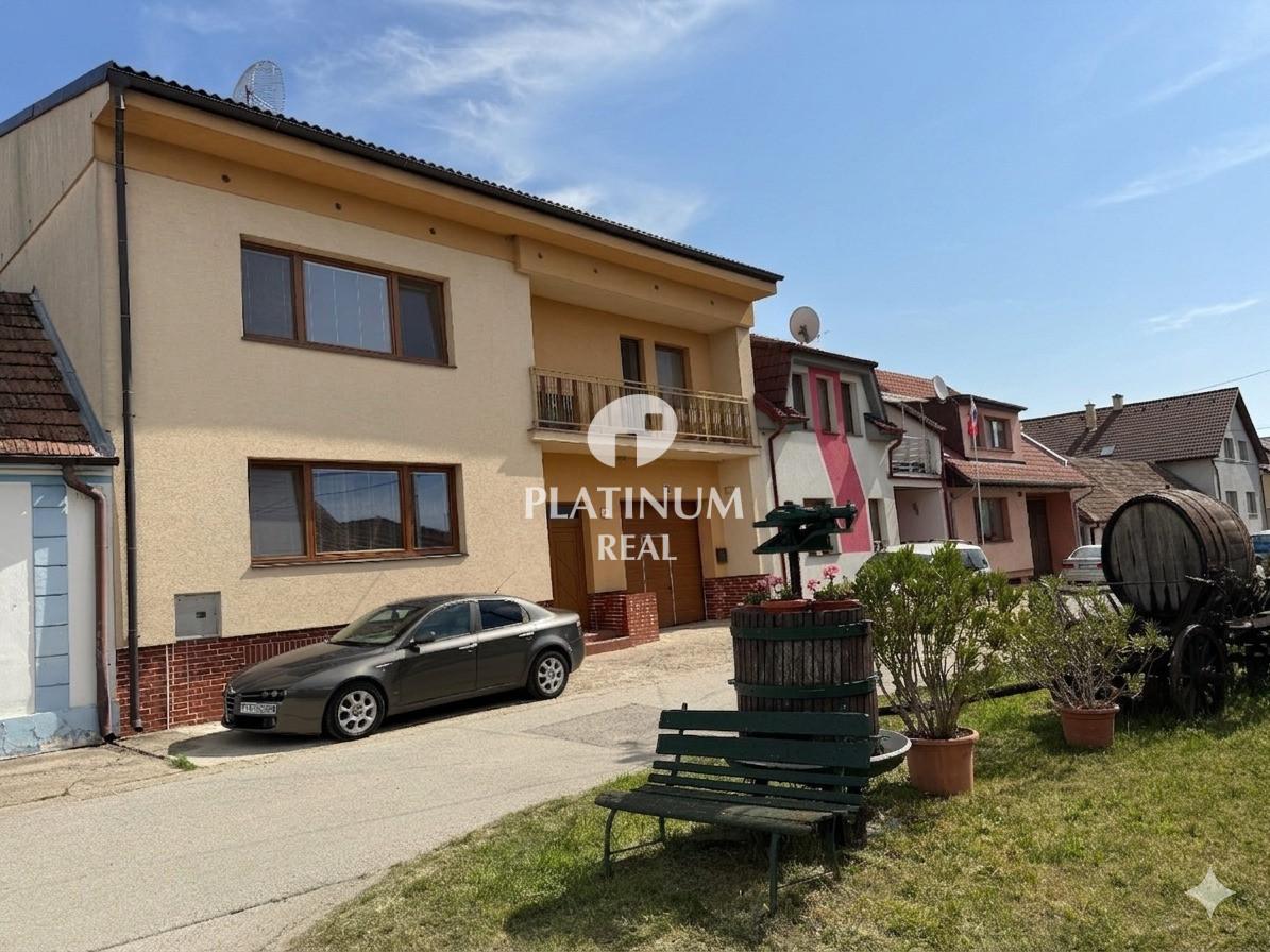 Rodinný dom v tichej časti s väčším pozemkom - Vinosady – fotka 2