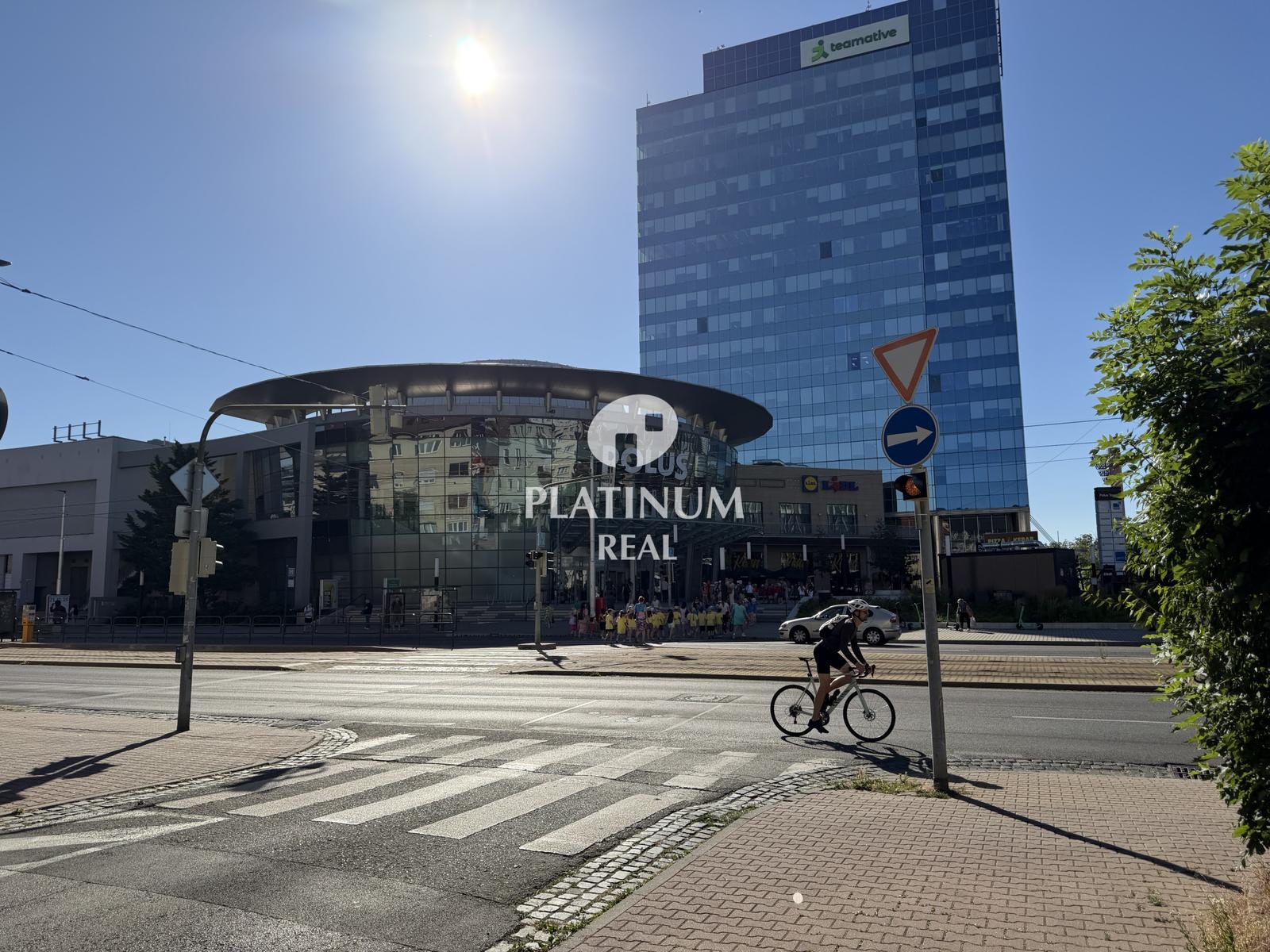 Kancelária alebo obchodný priestor pre služby - hneď oproti POLUS city center – fotka 2