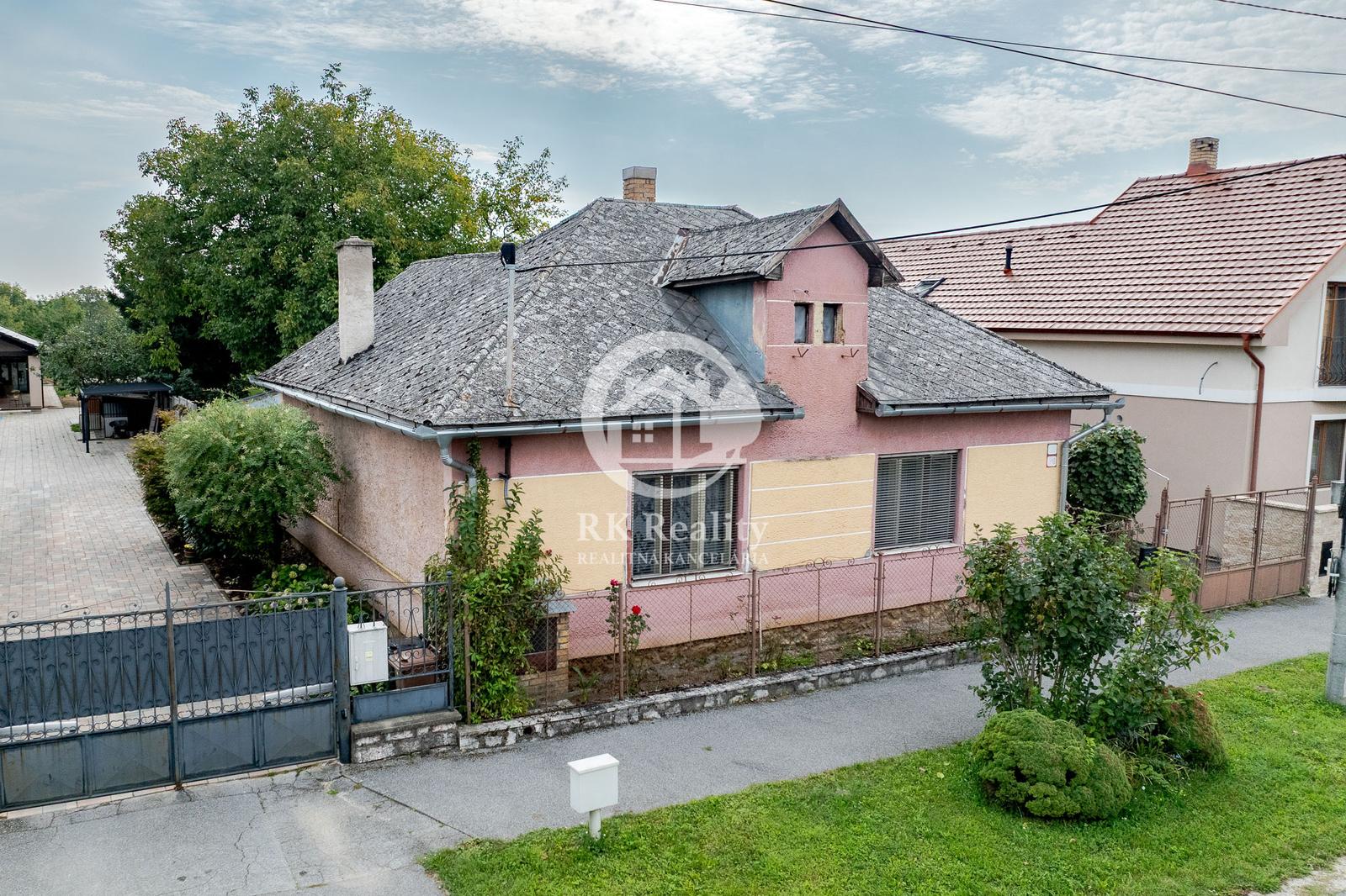 Na predaj 3-izb. rodinný dom, garáž a 30a pozemok | Moldava