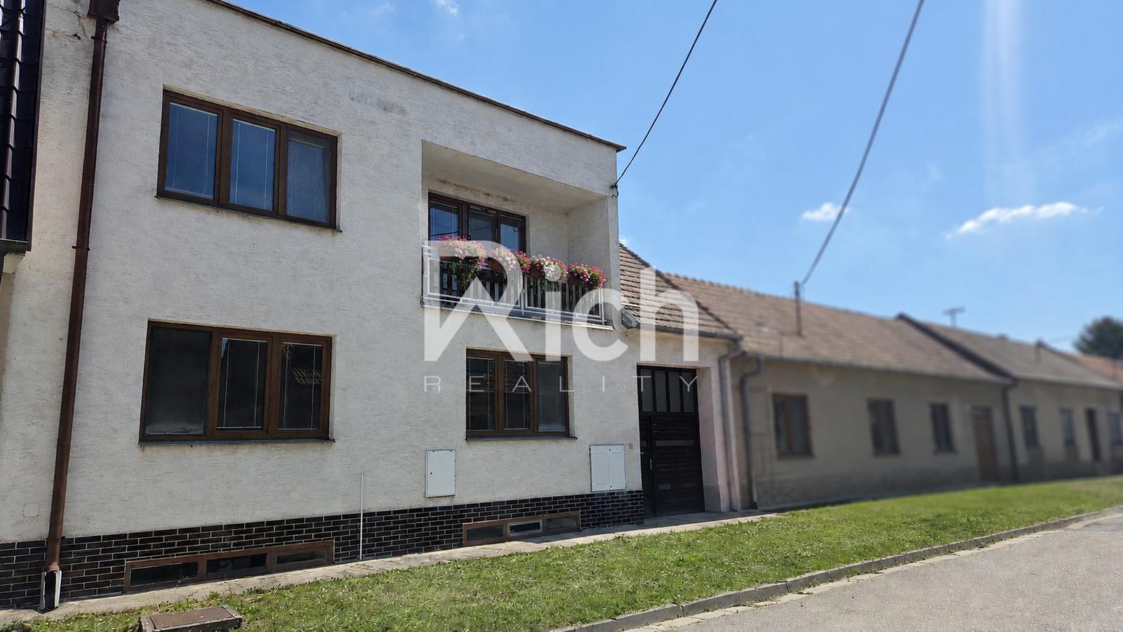 Na predaj, 4 izbový rodinný dom, pozemok 739 m2, obec Ružindol
