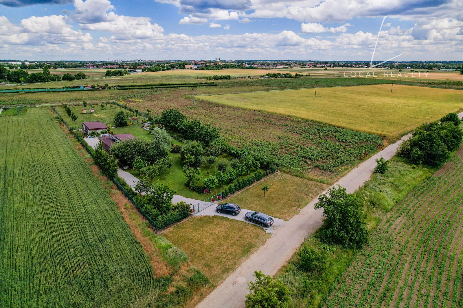 REZERVOVANÝ Váš vlastný kúsok raja vo Veľkom Bieli | 4 550 m² súkromia – fotka 2