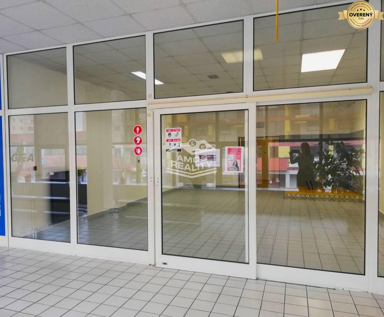 PRENÁJOM, obchodný priestor 75 m2, centrum mesta Malacky – fotka 2