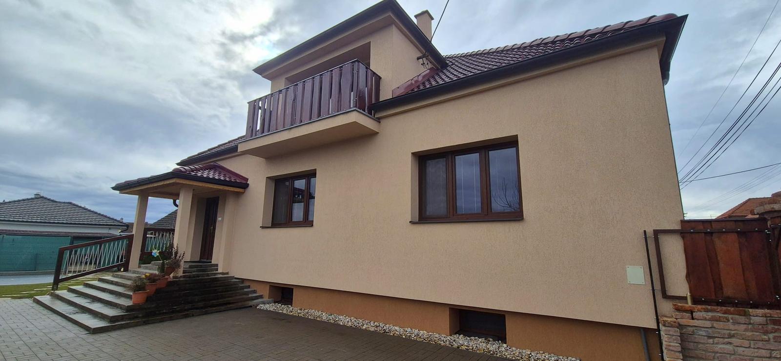 Priestranný 6i rodinný dom, pozemok 936 m2, Sekule, okres Senica