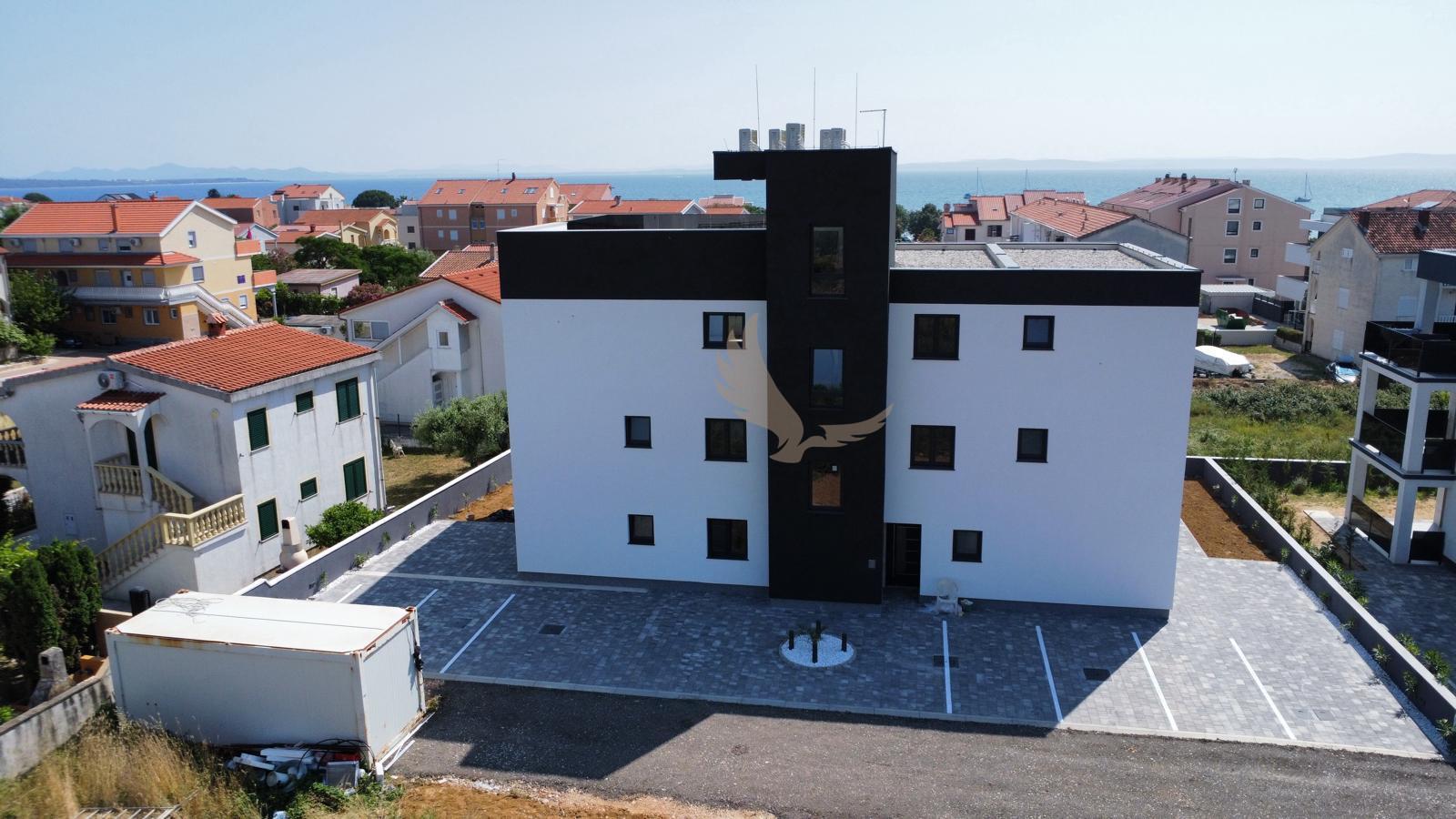 Chorvátsko -Novostavba apartmán 3x spálňa so strešnou terasou a výhľadom na more v Privlake
