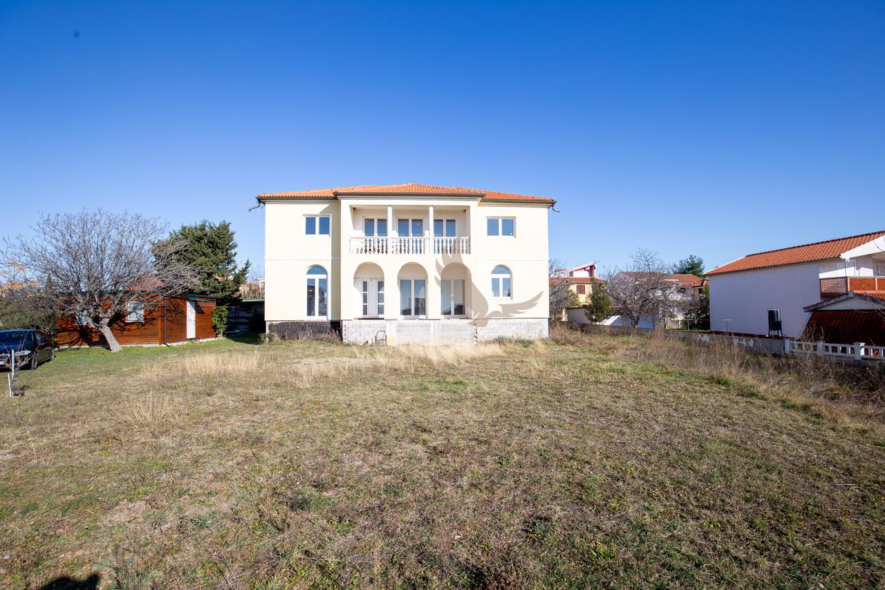 Chorvátsko - Dom 549 m² na pozemku 1 582 m², 200 m od mora – Privlaka, nedokončený, investičná príležitosť