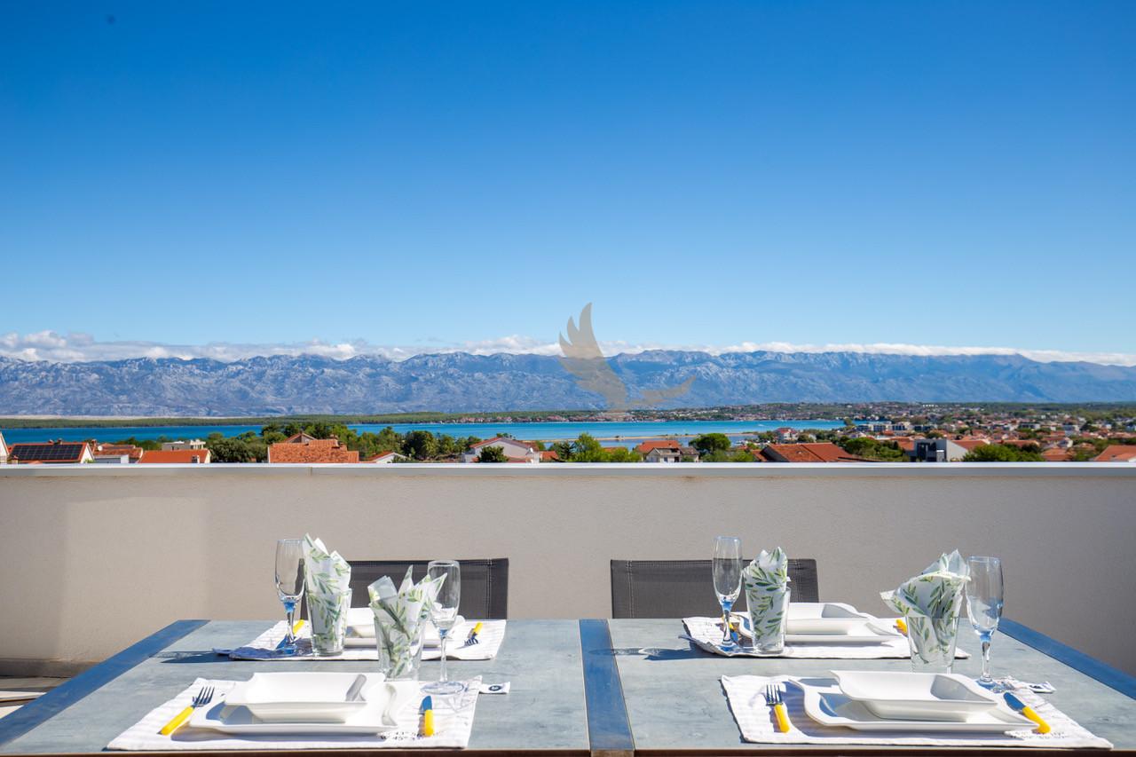 Chorvátsko - PENTHOUSE 72 m² S VEĽKOU STREŠNOU TERASOU A PANORAMATICKÝM VÝHĽADOM NA MORE