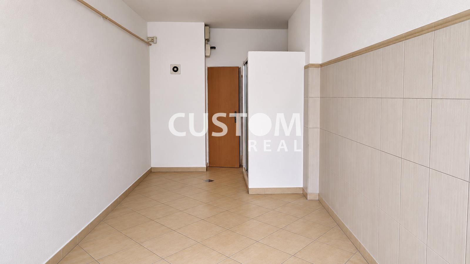 Na predaj priestor v centre mesta – vstup z ulice – fotka 2