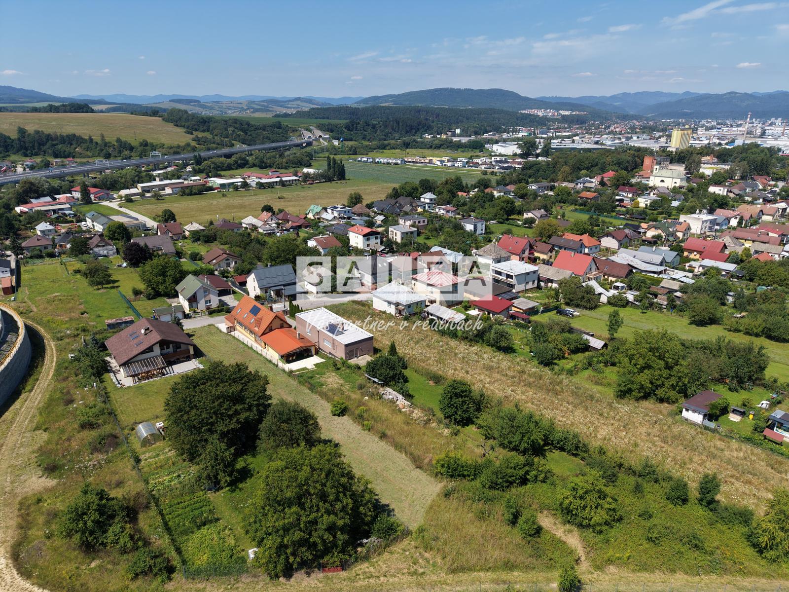 STAVEBNÝ POZEMOK 10 MIN. OD CENTRA, 800m², ŽILINA - BYTČICA