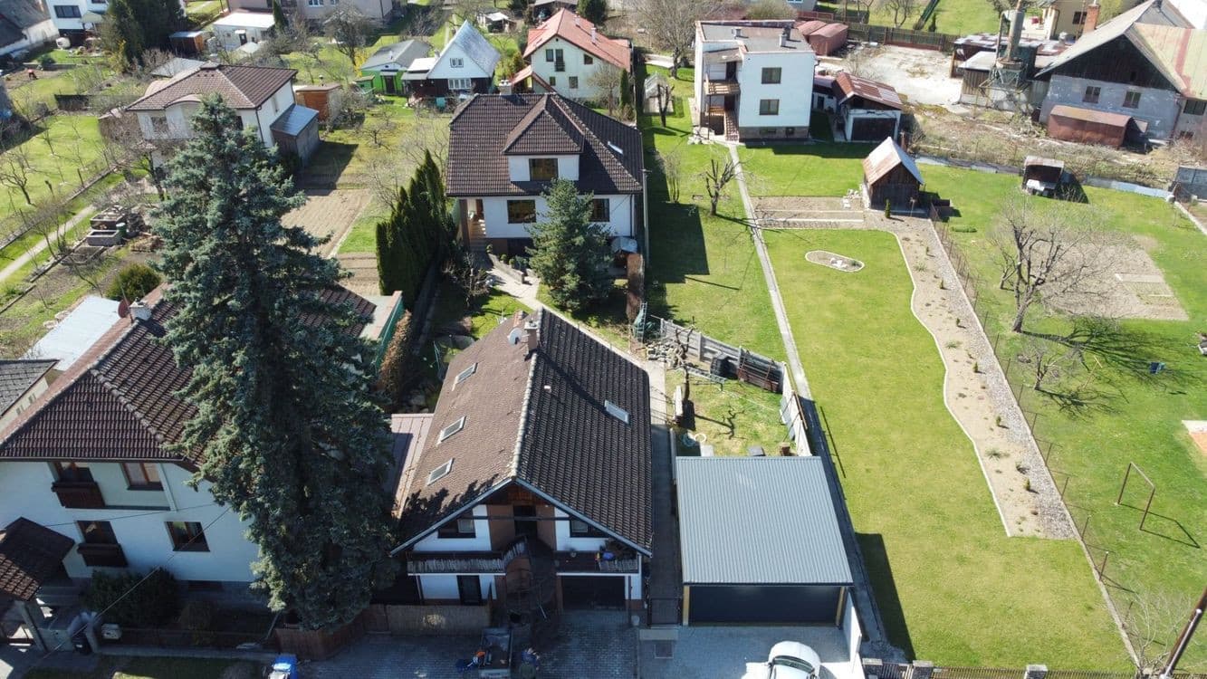 BÁNOVÁ - 6 IZBOVÝ RODINNÝ DOM - 2 BYTOVÉ JEDNOTKY
