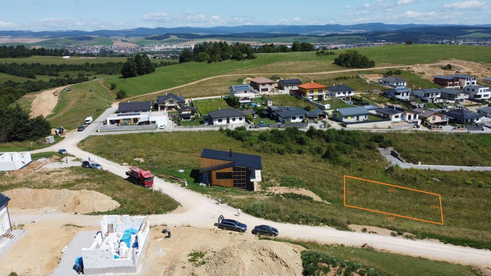 Exkluzívne. Slnečný pozemok v lukratívnej časti mesta Spišská Nová Ves - Ferčekovce o celkoej výmere 720 m2