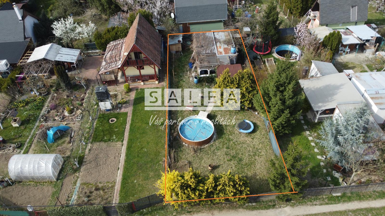 Záhrada 250 m2 v OV Kráľova nad Váhom s bazénom na predaj – fotka 2