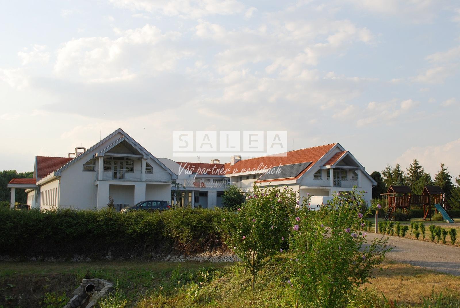 Vila Ranč - Krásna príroda, jazero, chov koní, apartmány, bazén, bowling, spoločenské akcie, kopec prírody, športu a relaxu