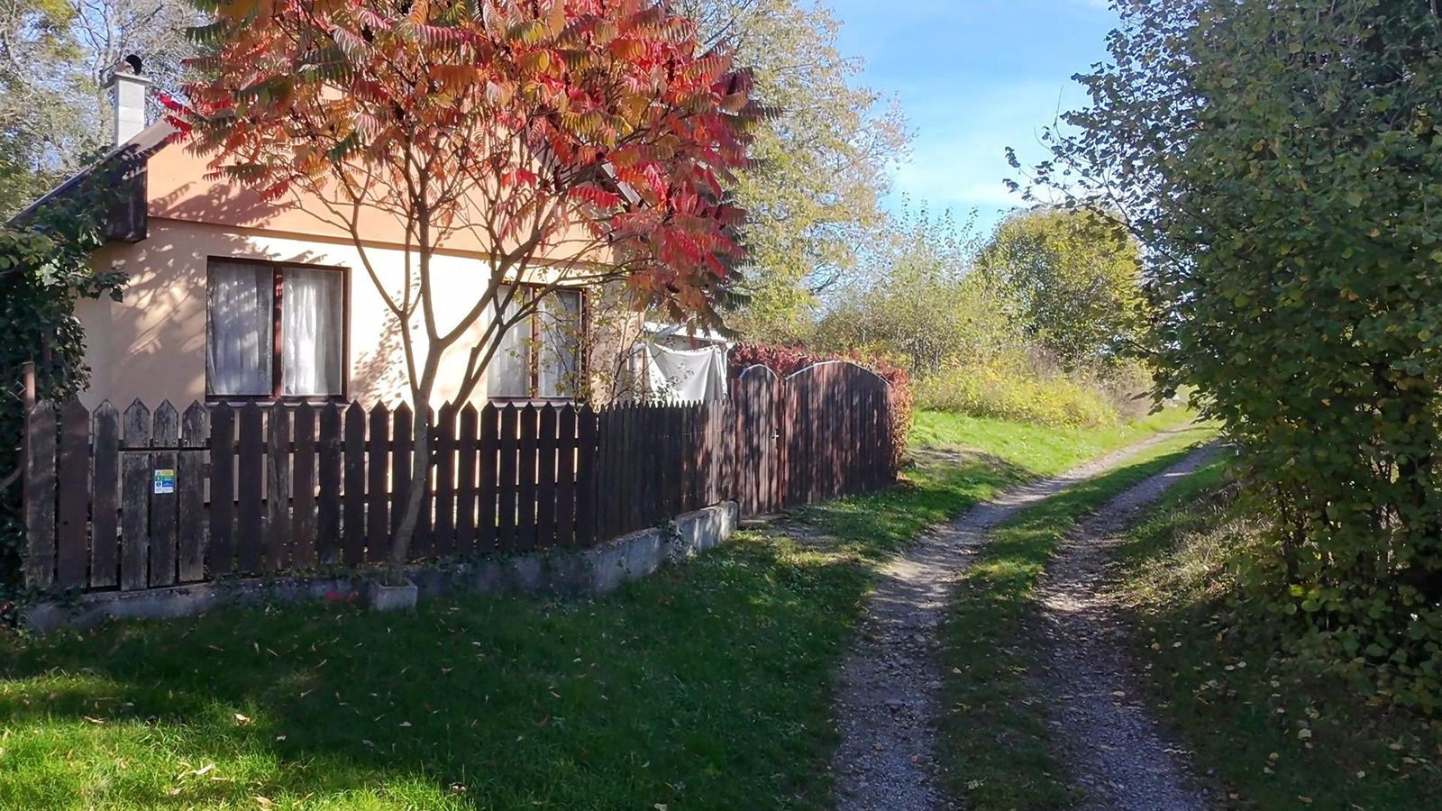 Chata v hornej časti Hronskej Dúbravy na predaj – fotka 2