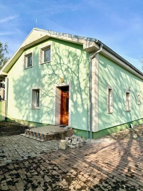 Predaj- zrekonštruovaný rodinný dom vhodný aj na podnikanie v Nových Zámkoch