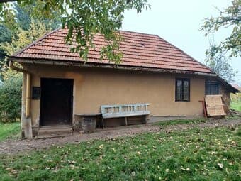 Predaj- priestranné pozemky s viničným domom, Veľká Maňa