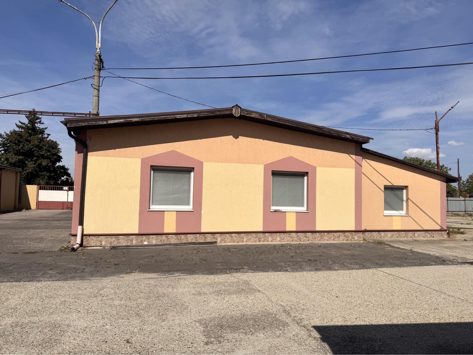 INVESTIČNÁ PRÍLEŽITOSŤ – PRIEMYSELNÝ AREÁL V ŠURANOCH ,POZEMOK 4 345 m²