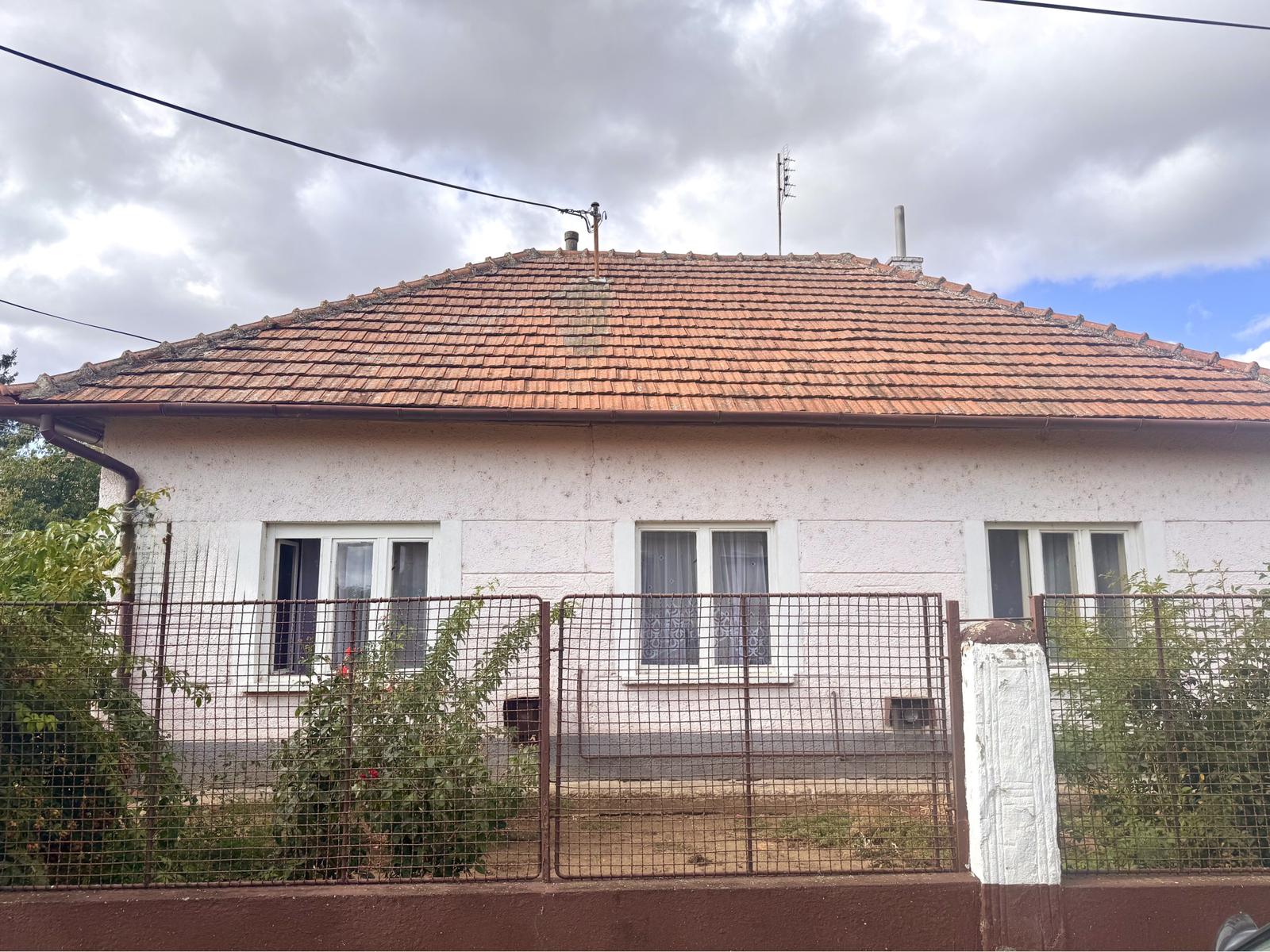 PREDAJ- RODINNÝ DOM S VEĽKÝM ROŽNÝM POZEMKOM 1 744 m² – RÚBAŇ
