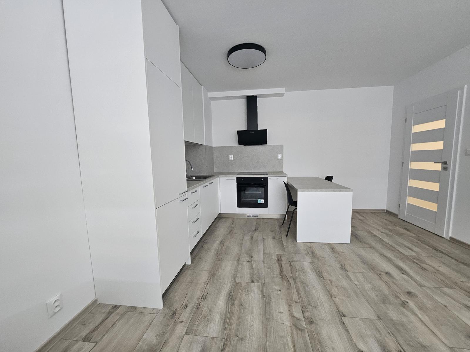 Prenájom moderný 2-izbový byt s vlastným parkovacím miestom – fotka 2