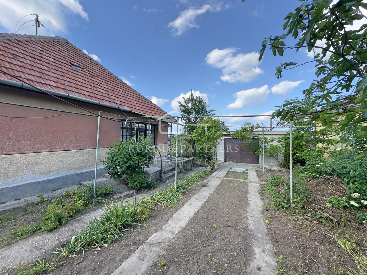 Rodinný dom v Dulovciach s pekným výhľadom – fotka 2