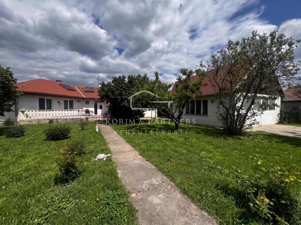 Rodinný dom s bazénom a takmer 30-árovým pozemkom pri Komárne. – fotka 2